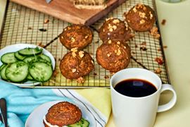 Frukostmuffins med müsli och granola